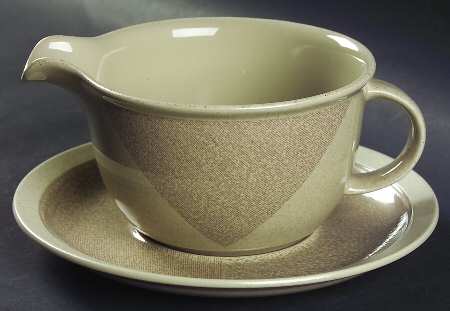 Villagio Beige Gravy Boat & Underplate