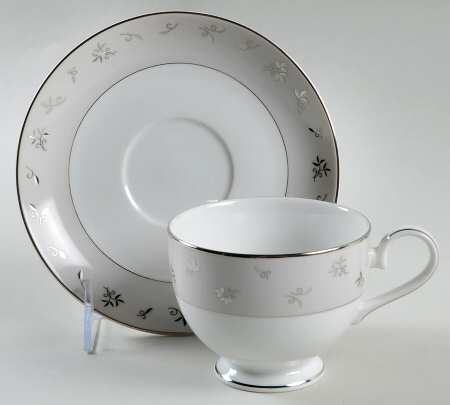 Cachemire Footed Cup & Saucer Set
