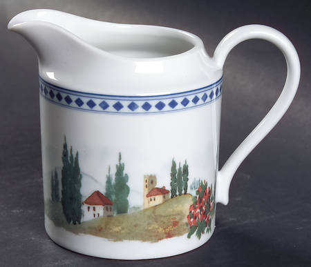 Country Chateau Creamer