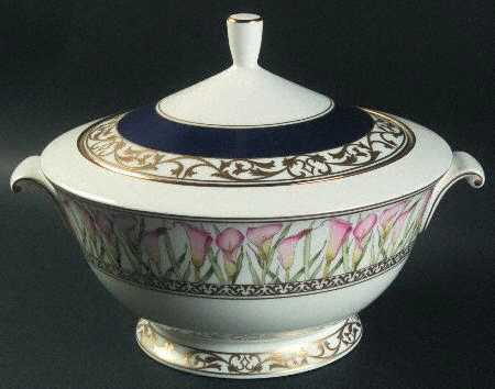 Lily Moire 2 Qt Round Covered Casserole