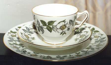 MJE3 Footed Cup & Saucer Set