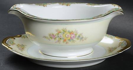 MEI989 Gravy Boat with Attached Underplate