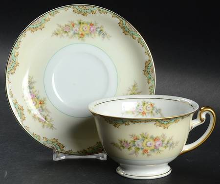MEI989 Footed Cup & Saucer Set