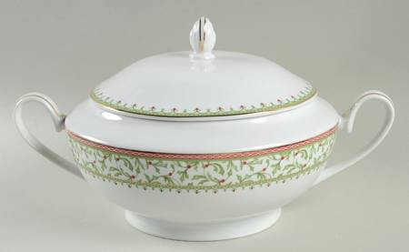 Holiday Traditions 2 Qt Round Covered Casserole