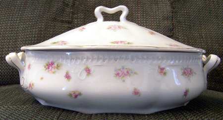 MEG11 Oval Covered Vegetable
