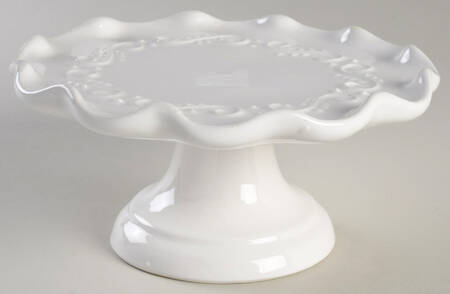 MLJ16 White Footed Cake Plate