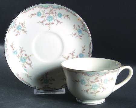 Phoebe Footed Cup & Saucer Set