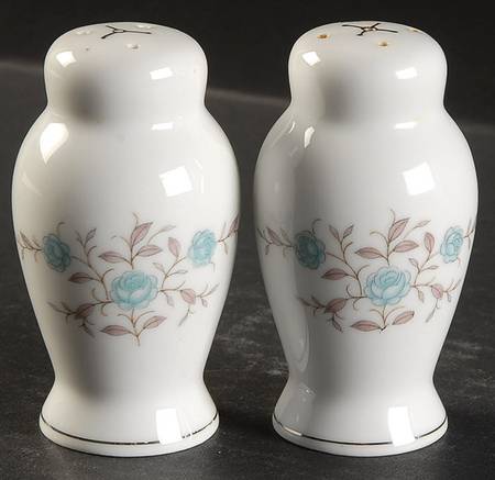 Phoebe Salt & Pepper Set