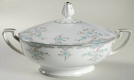 Phoebe Round Covered Vegetable