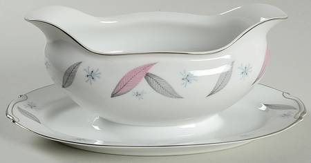 Serenade Gravy Boat with Attached Underplate