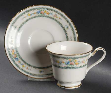 Amenity Footed Cup & Saucer Set