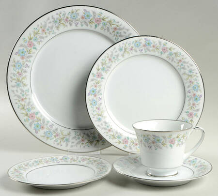 Blythe 40 Piece Estate Set