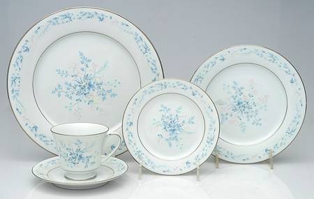 Carolyn 40 Piece Estate Set