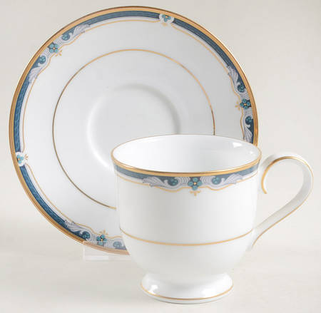 Cafe Versailles Footed Cup & Saucer Set