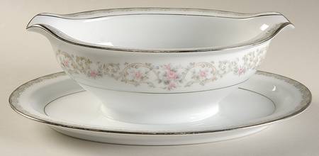 Edgewood Gravy Boat with Attached Underplate by Noritake