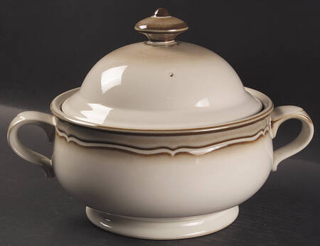 Festival 2 Qt Round Covered Casserole by Noritake
