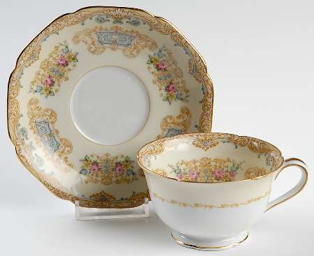 Grandeur Footed Cup & Saucer Set by Noritake