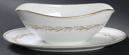 Laurel (5903) Gravy Boat with Attached Underplate