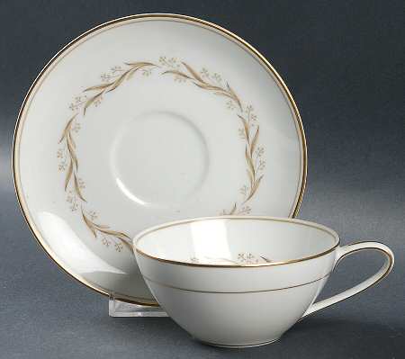 Laurel (5903) Flat Cup & Saucer Set