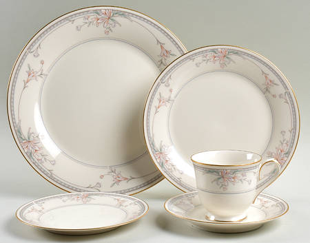 Orient Point 5 Piece Place Setting by Noritake