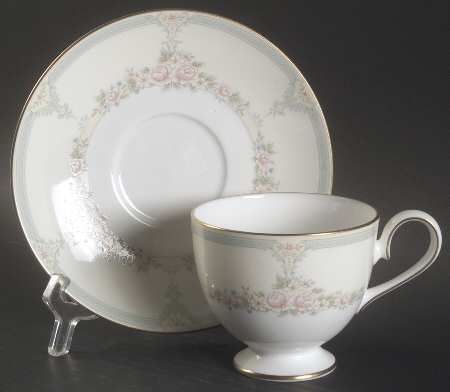 Chelsea Footed Cup & Saucer Set
