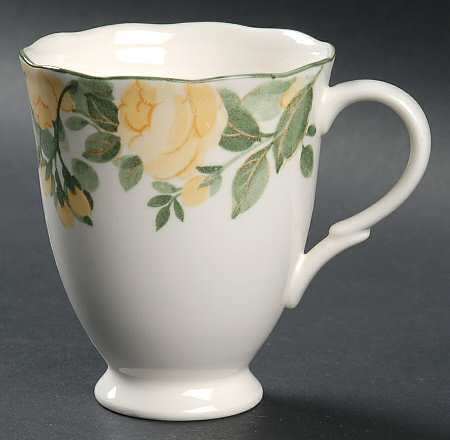 Gracious Footed Mug