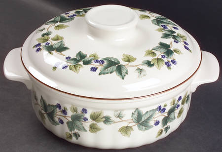 Wild Berry 1.5 Qt Round Covered Casserole