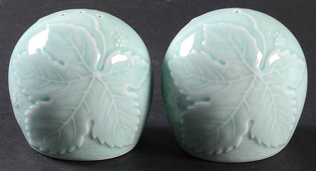 Woodbury Green Salt & Pepper Set