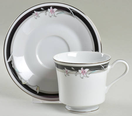 Kabuki Footed Cup & Saucer Set