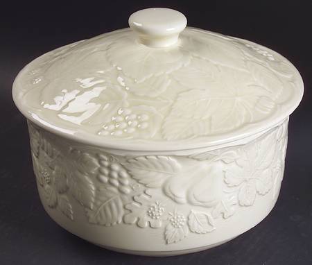 Woodbury Ivory 2.5 Qt Round Covered Casserole