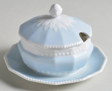 Perl Blue Sauce Boat with Attached Underplate & Lid