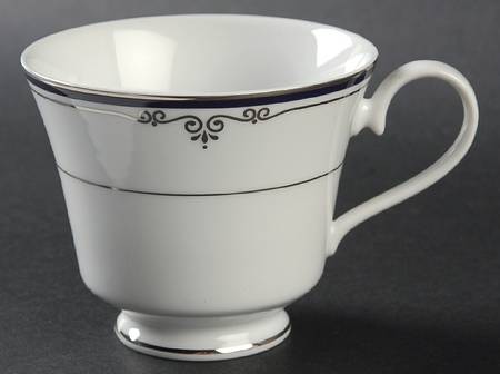 Grand Opera Platinum Footed Cup