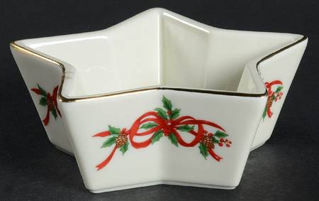 12 Days of Christmas (Red Ribbons, Gold Trim) Star Shaped Dish