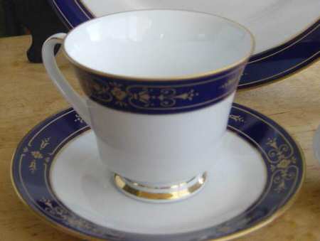 4040 Footed Cup & Saucer Set