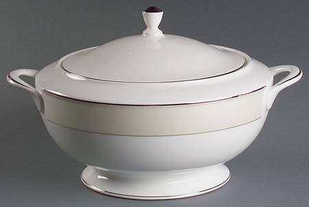 Natural Pearl Round Covered Vegetable