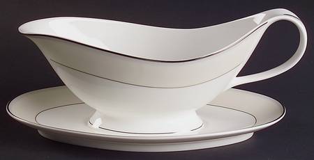 Natural Pearl Gravy Boat & Underplate