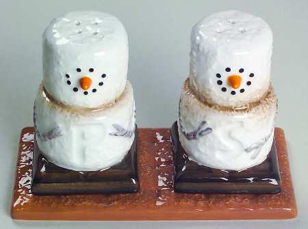 Let It S'More Figural Salt and Pepper Tray Set