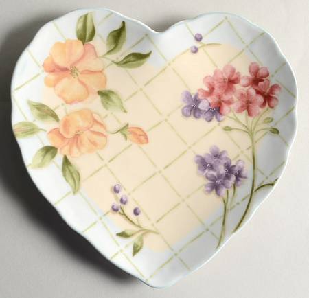 Garden Trellis Heart Shaped Dish