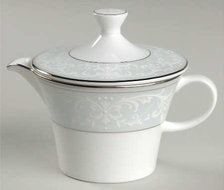 Sky Symphony Creamer & Lid