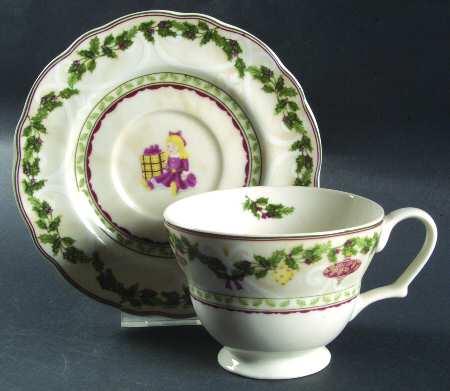 Holly Tree Oversized Cup & Saucer Set