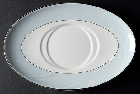 Pearl Crescent Underplate for Gravy Boat