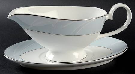 Pearl Crescent Gravy Boat & Underplate