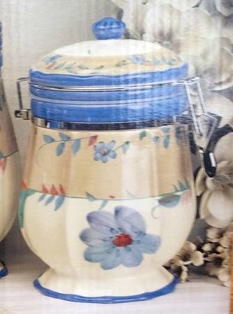 Taylor Mae Medium Canister & Lid
