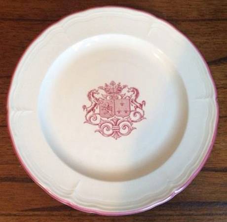 Armorial Red Dinner Plate