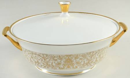 Georgian Court Round Covered Vegetable