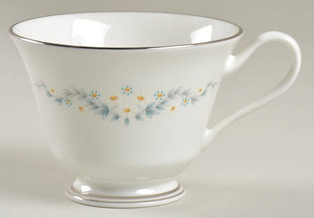Holyoke Footed Cup