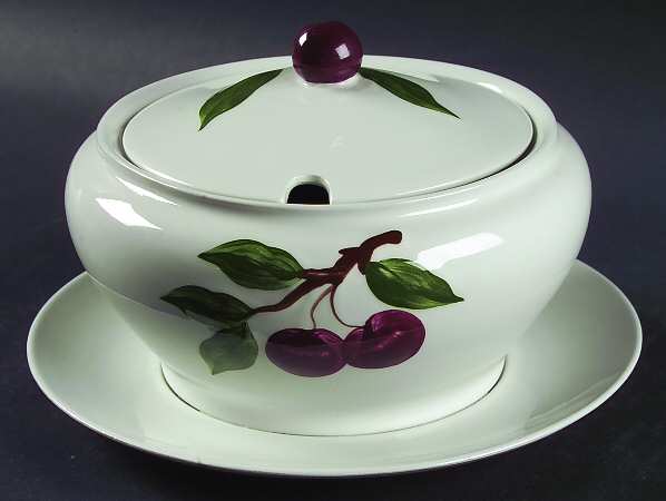 Cherry Gravy Boat w/Attached Underplate & Lid