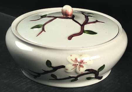 Dogwood Round Covered Vegetable