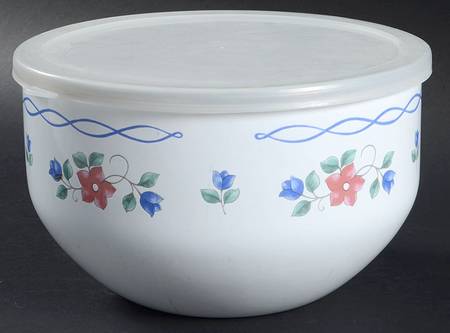 Bonnie Brae 7 3/4" Metal Bowl W/Plastic Lid