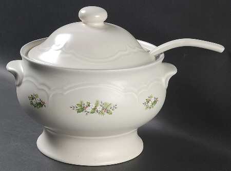 Christmas Heirloom Tureen & Lid w/Ladle